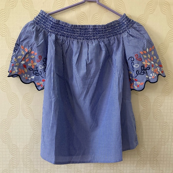 Vero Moda Tops - Vero Moda off-shoulder top